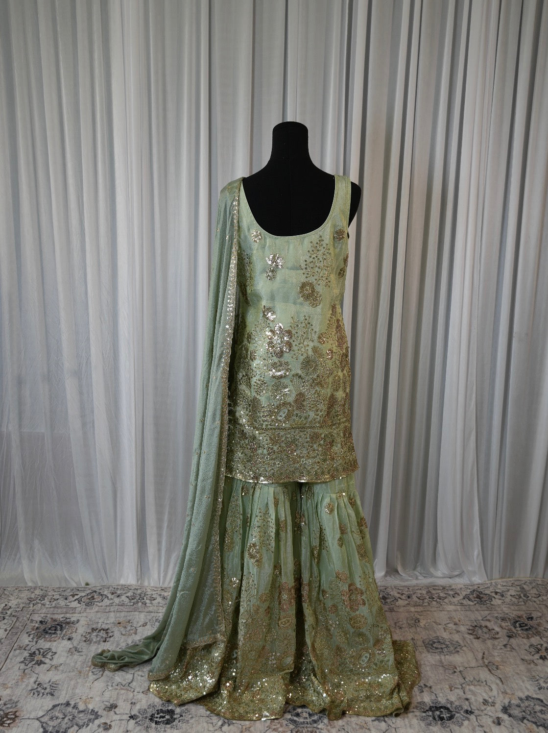 Elina Sharara Set
