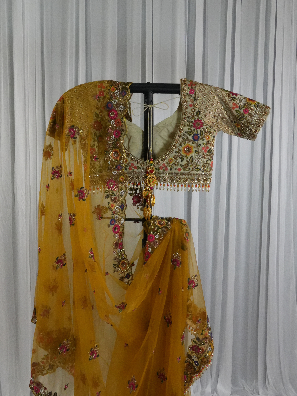 Sunehri Saree