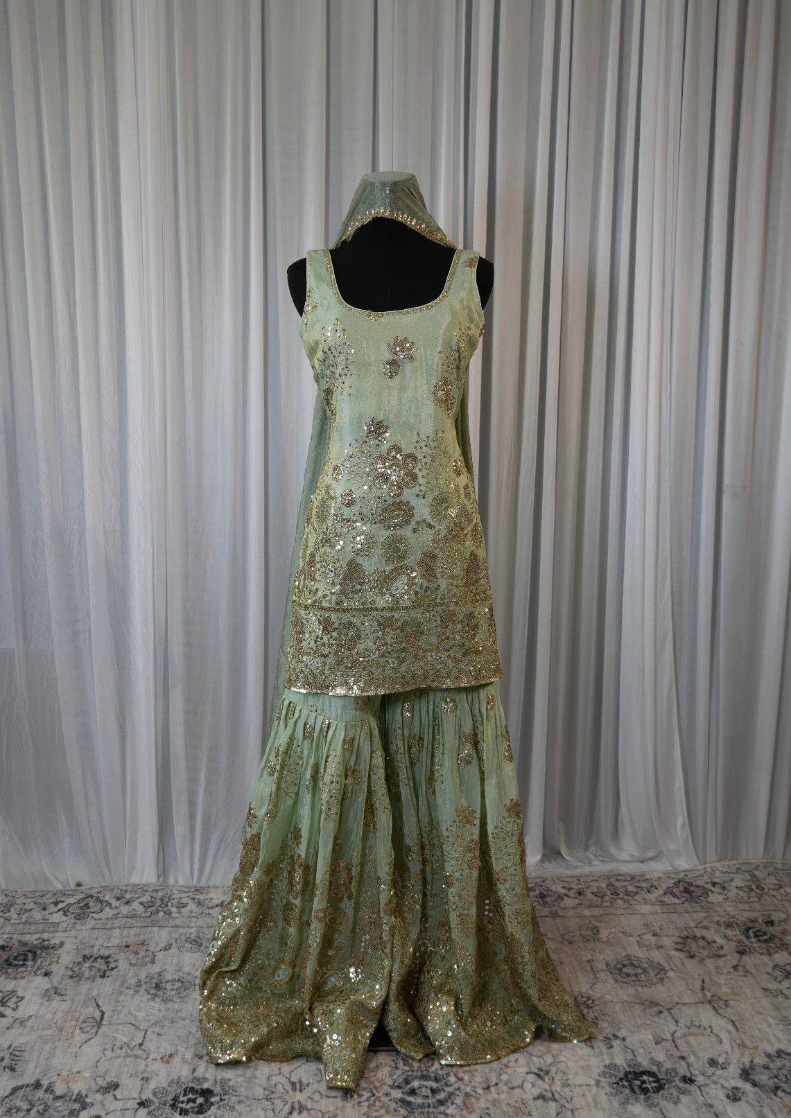 Elina Sharara Set