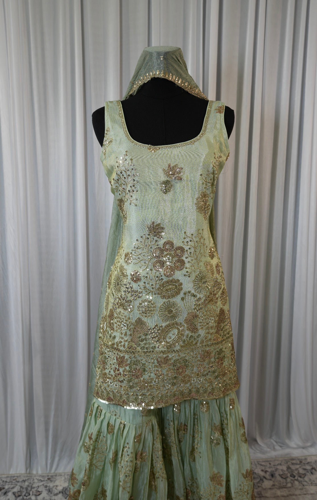 Elina Sharara Set